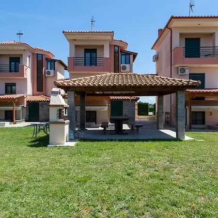 Villa Antico Villas 2 - 10min Walk To The Beach And Ormos Centre, Garden, Bbq