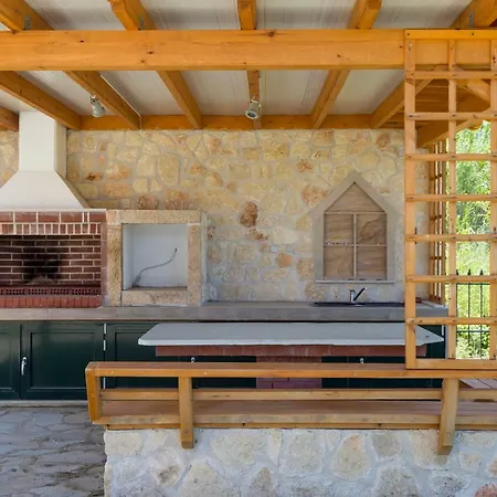 Antico Villas 2 - 10min Walk To The Beach And Ormos Centre, Garden, Bbq Villa *